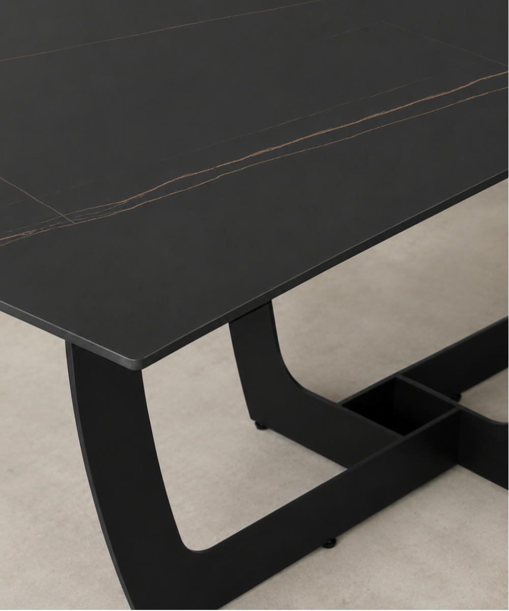Mesa Vanta | Mesa de Comedor con Top Cerámico Negro Mate y Base Metálica