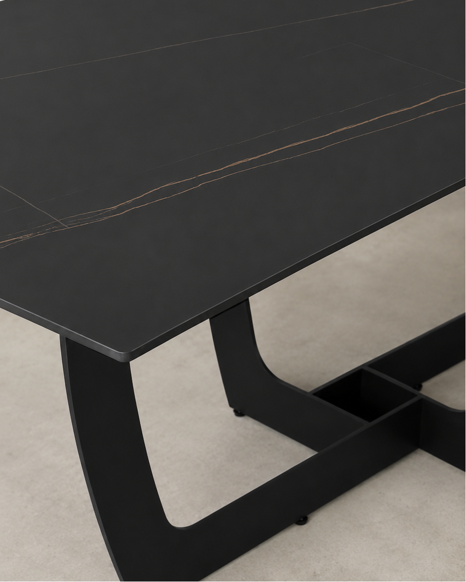 Mesa Vanta | Mesa de Comedor con Top Cerámico Negro Mate y Base Metálica