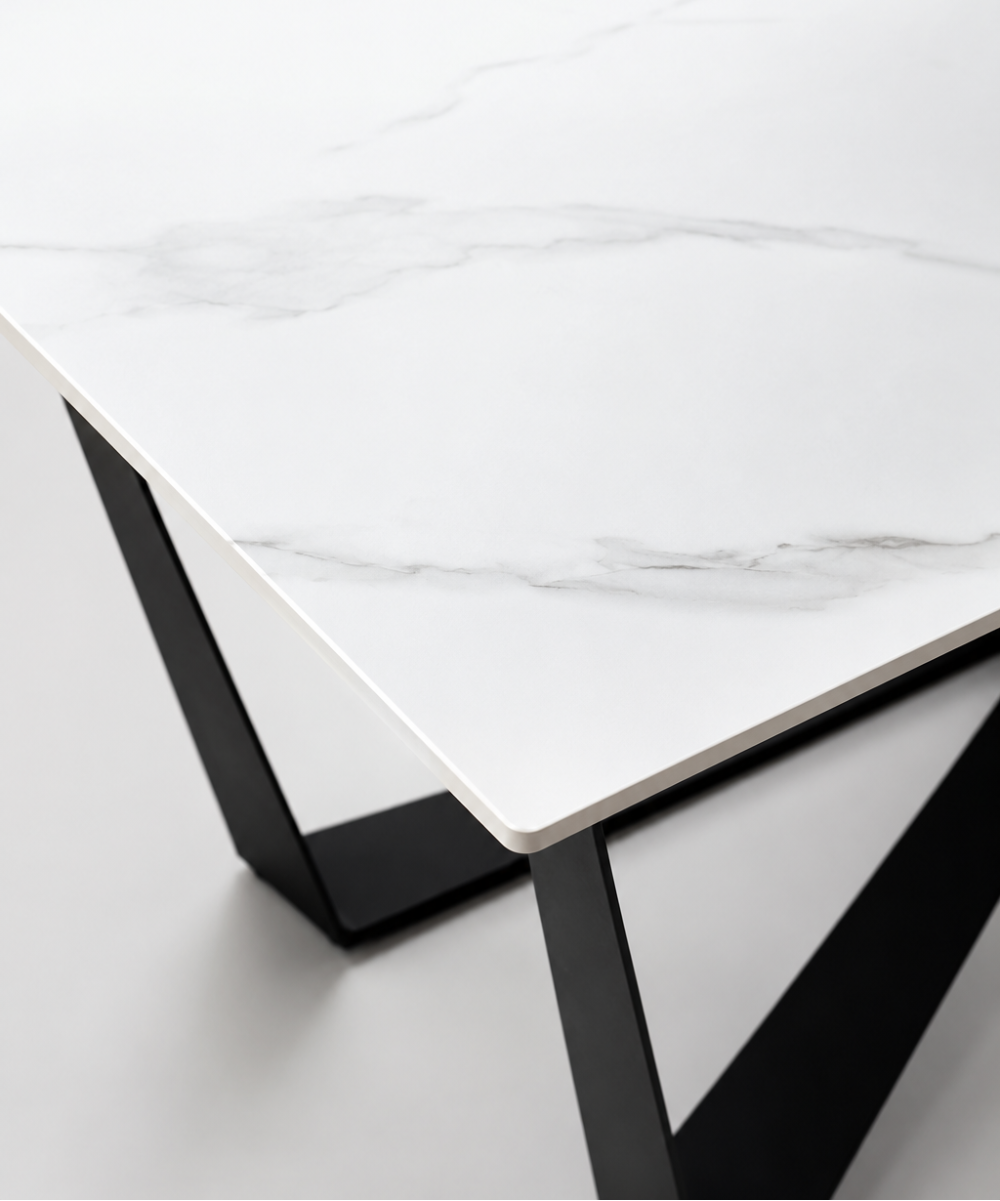 Mesa de Comedor Volta | Mesa con Top Cerámico Marmoleado y Base de Metal Negra