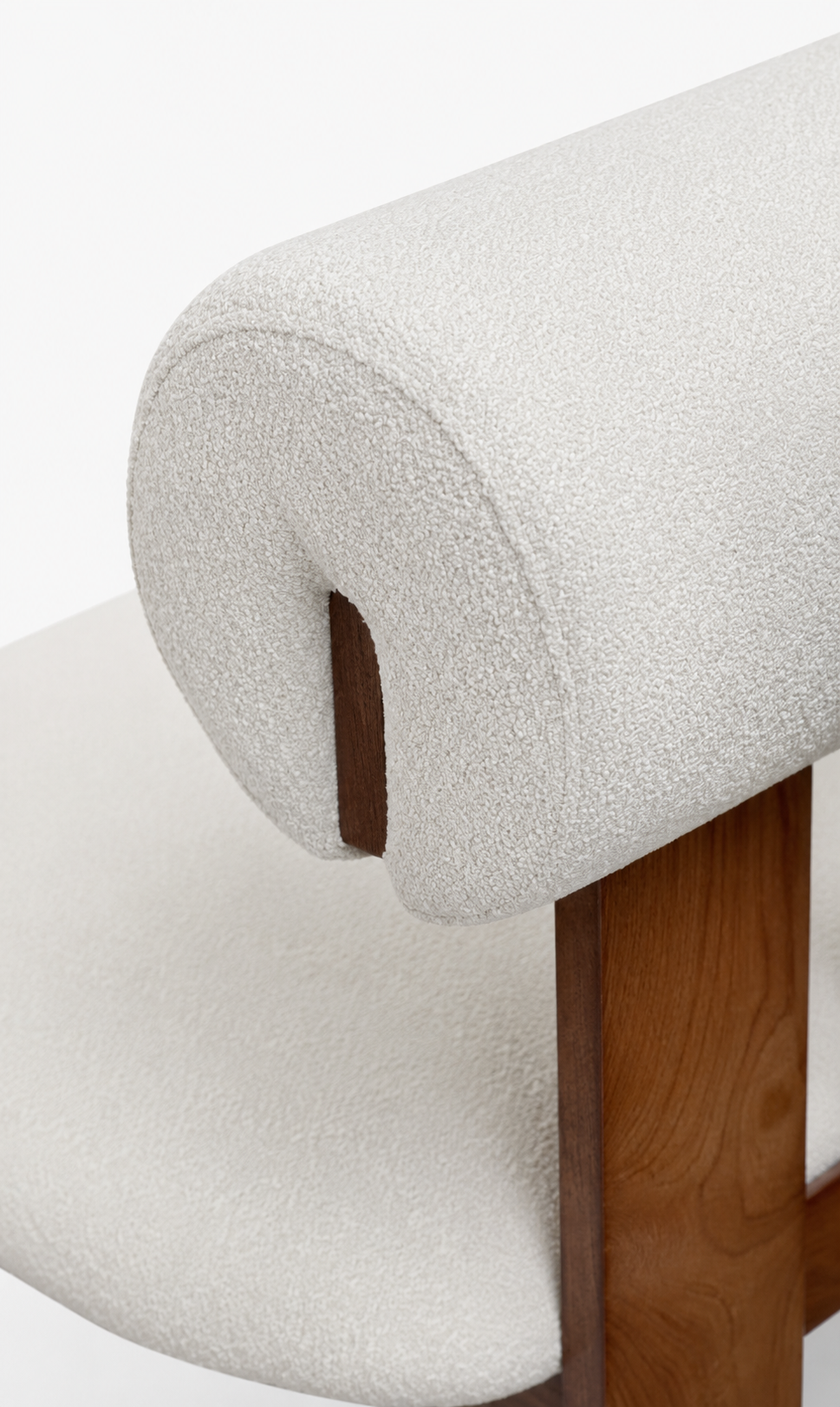 Silla Luta | Silla Nórdica de Madera con Respaldo Cilíndrico Tapizado