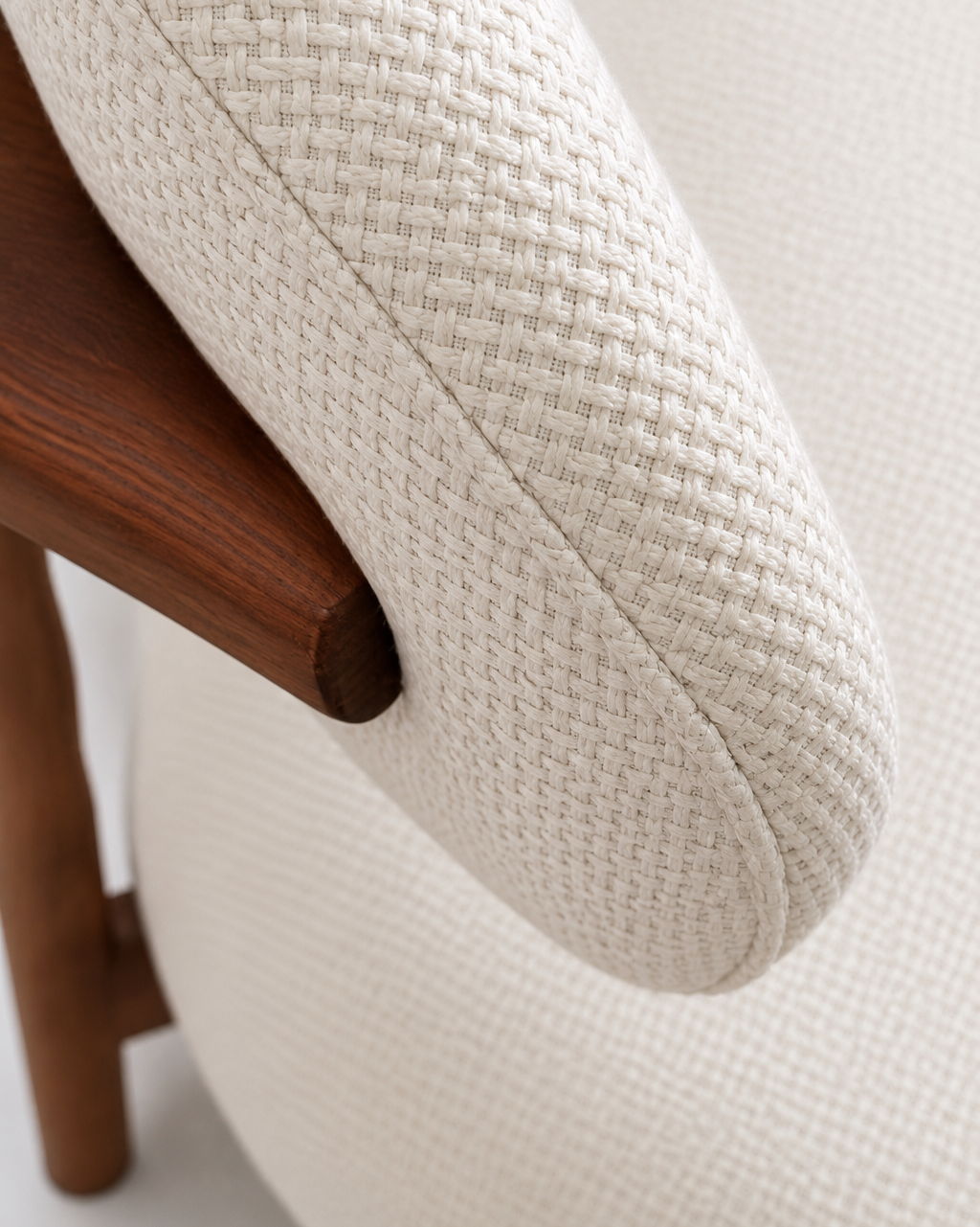 Silla Curva | Silla Nórdica de Madera con Asiento y Respaldo Tapizado