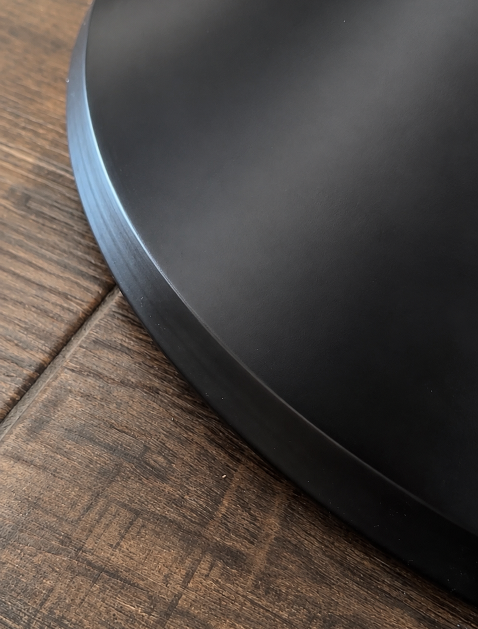 Mesa de Comedor Sora | Mesa Redonda de Madera Sólida con Base Metálica